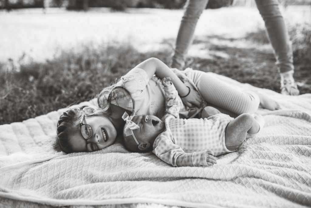 Toddler-and-newborn-cuddling
